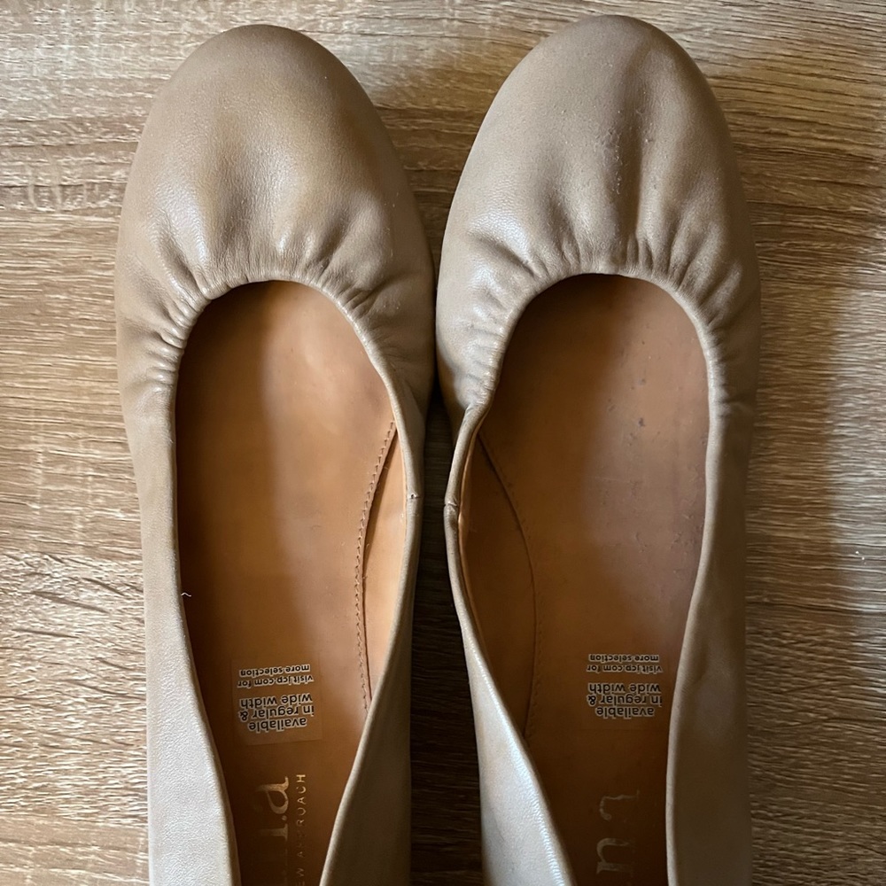 Ana 7 1/2 flats beautiful tan color worn a handful of times super comfortable!